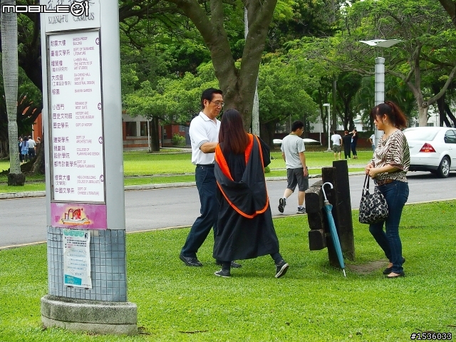 成大榕園下、成功湖畔驪歌輕輕唱