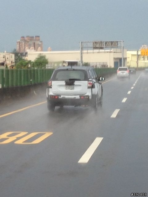 這是三菱的新車嗎?