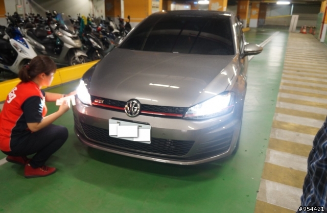 [女王熱血通勤車]Golf 7 GTI萊姆灰