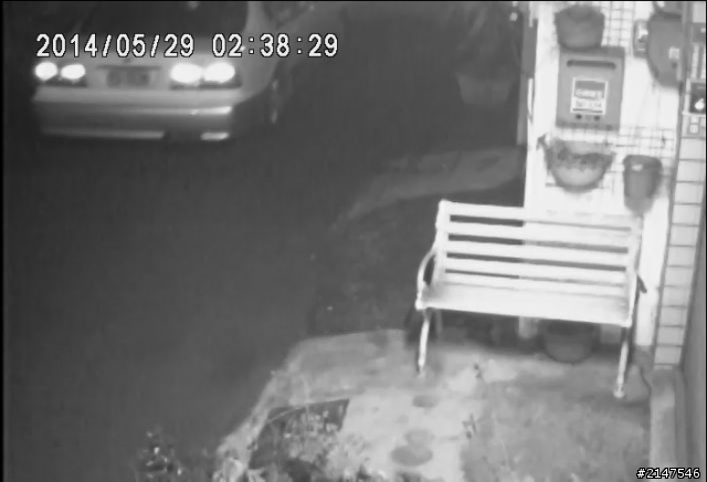 求救 被汽車惡意衝撞 希望能幫忙辨識車牌