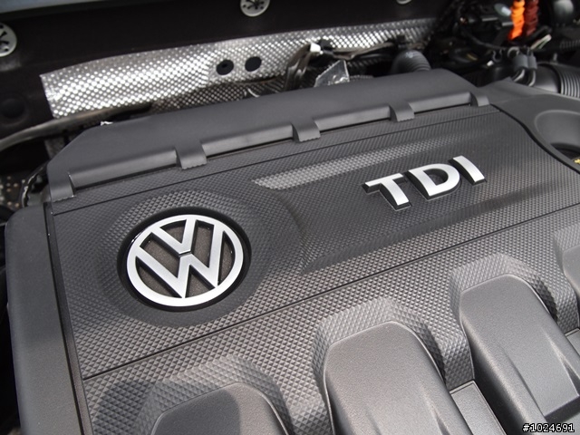 14年MK7  GOLF 1.6TDI 萊姆灰 代開箱! (附與12年MK6 1.6 TDI珍珠藍之小比較)