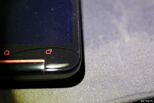 HTC Butterfly S lte 螢幕裂了