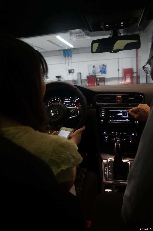 [女王熱血通勤車]Golf 7 GTI萊姆灰