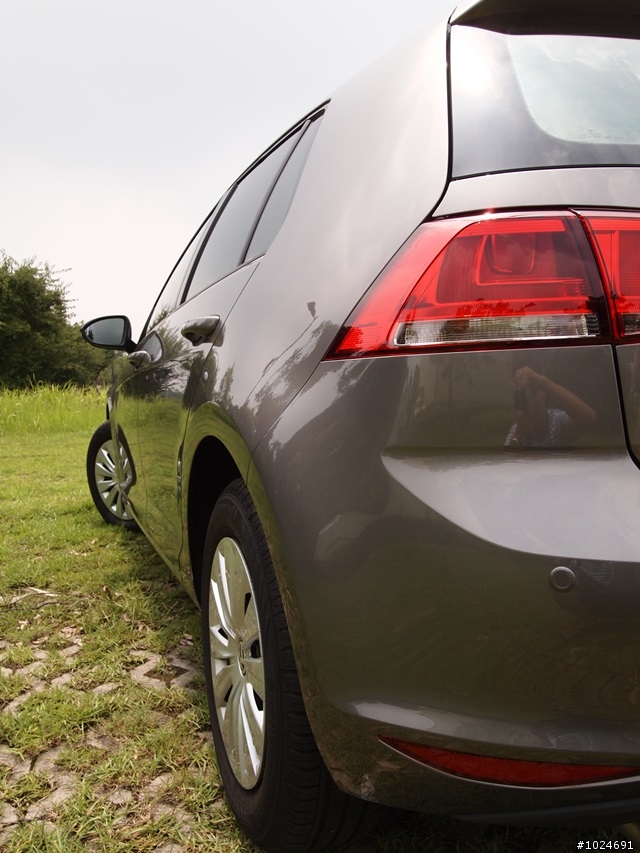 14年MK7  GOLF 1.6TDI 萊姆灰 代開箱! (附與12年MK6 1.6 TDI珍珠藍之小比較)