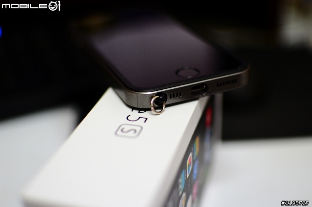 [ 開箱]iPhone 5s 16G太空灰+SGP NEO HYBRID EX SLIM鈦灰色+完美耳機塞