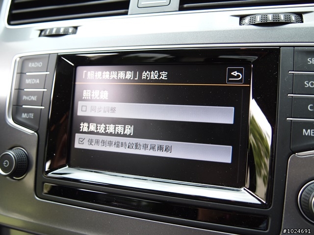 14年MK7  GOLF 1.6TDI 萊姆灰 代開箱! (附與12年MK6 1.6 TDI珍珠藍之小比較)