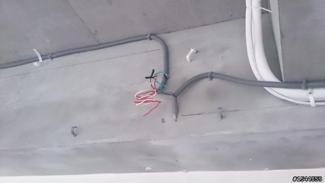 施工中的電線專線 無奈的水電師父與地線問題想請教。。。  >\\<