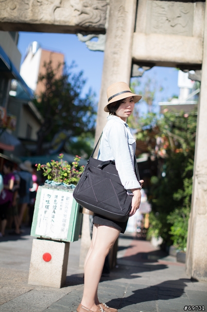 Targus T-1211 15.6吋電腦包，女生揹也不突兀