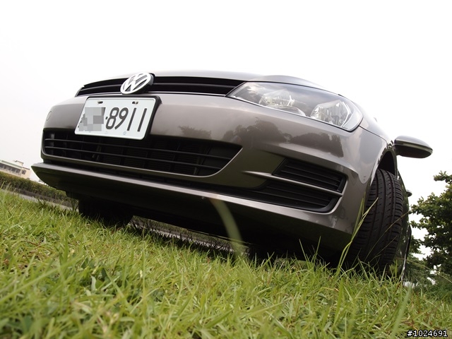 14年MK7  GOLF 1.6TDI 萊姆灰 代開箱! (附與12年MK6 1.6 TDI珍珠藍之小比較)