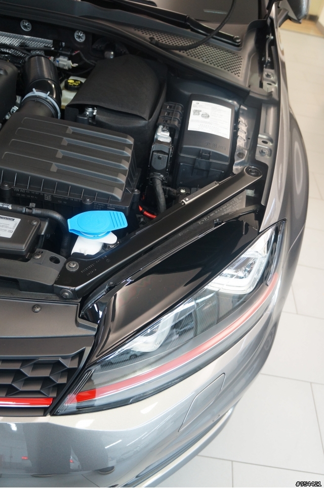 [女王熱血通勤車]Golf 7 GTI萊姆灰