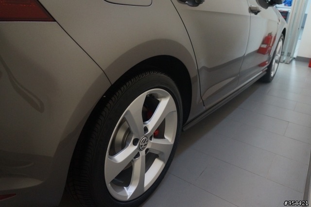 [女王熱血通勤車]Golf 7 GTI萊姆灰