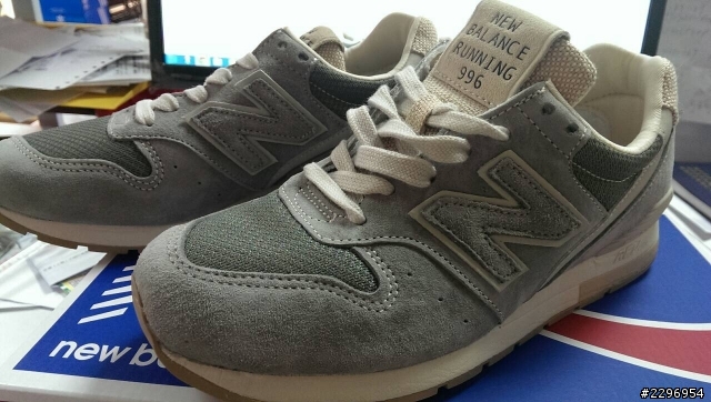 可以幫忙分辨一下這雙NB MRL996CG是真是假嗎? 因為要買來送人的 謝謝!!!