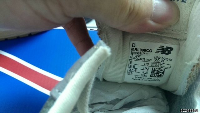 可以幫忙分辨一下這雙NB MRL996CG是真是假嗎? 因為要買來送人的 謝謝!!!