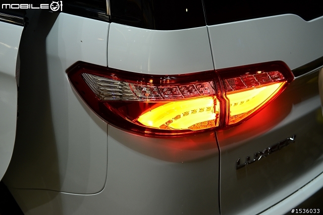 白色我朋友的M7 Turbo、白色我的MPV，一樣愛的最大分母！