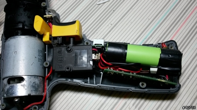 Durofix車王8V電動起子~~更換電池與電壓表 [DIY]