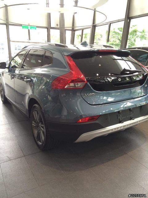 My V40 CC 領牌前小小開箱～