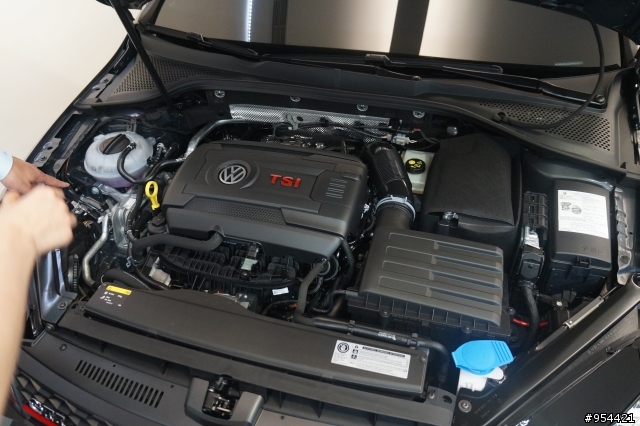 [女王熱血通勤車]Golf 7 GTI萊姆灰
