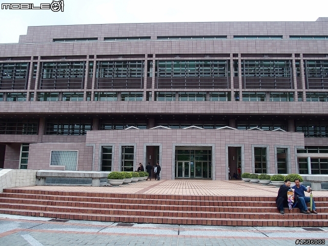 成大榕園下、成功湖畔驪歌輕輕唱