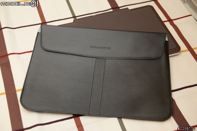 平板跟筆電揉在一起的Gigabyte S11M開箱