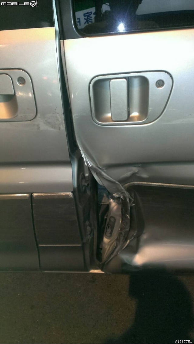 (徵求目擊者or行車記錄器影像)臺北市大同區甘州街十號停車格內撞擊後逃逸