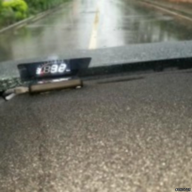 outback美版車門下護板及LED尾燈和HUD抬頭顯示器