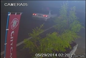 求救 被汽車惡意衝撞 希望能幫忙辨識車牌