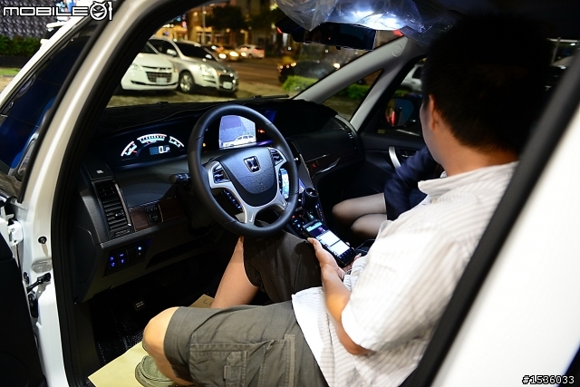 白色我朋友的M7 Turbo、白色我的MPV，一樣愛的最大分母！