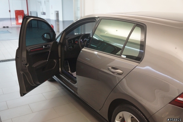 [女王熱血通勤車]Golf 7 GTI萊姆灰