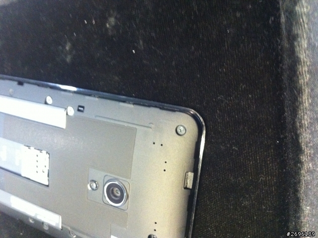 ASUS 拿整新機維修機當新機賣就算了, 連螺絲都捨不得換新!