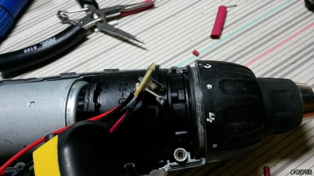 Durofix車王8V電動起子~~更換電池與電壓表 [DIY]
