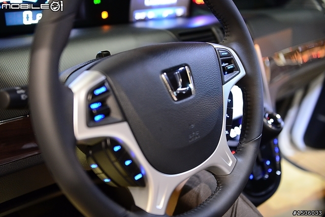 白色我朋友的M7 Turbo、白色我的MPV，一樣愛的最大分母！