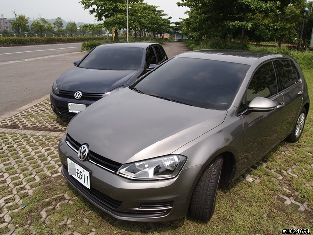 14年MK7  GOLF 1.6TDI 萊姆灰 代開箱! (附與12年MK6 1.6 TDI珍珠藍之小比較)