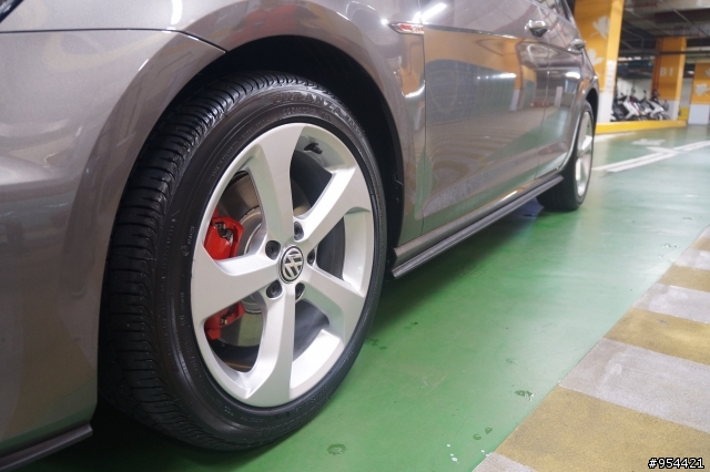 [女王熱血通勤車]Golf 7 GTI萊姆灰