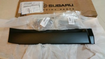 outback美版車門下護板及LED尾燈和HUD抬頭顯示器