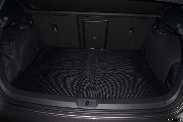 [女王熱血通勤車]Golf 7 GTI萊姆灰