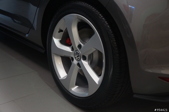 [女王熱血通勤車]Golf 7 GTI萊姆灰