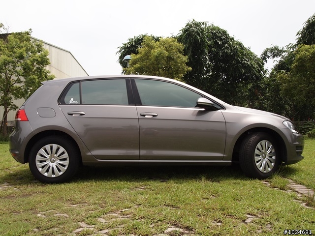 14年MK7  GOLF 1.6TDI 萊姆灰 代開箱! (附與12年MK6 1.6 TDI珍珠藍之小比較)