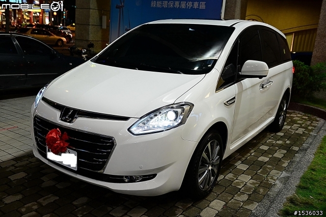 白色我朋友的M7 Turbo、白色我的MPV，一樣愛的最大分母！