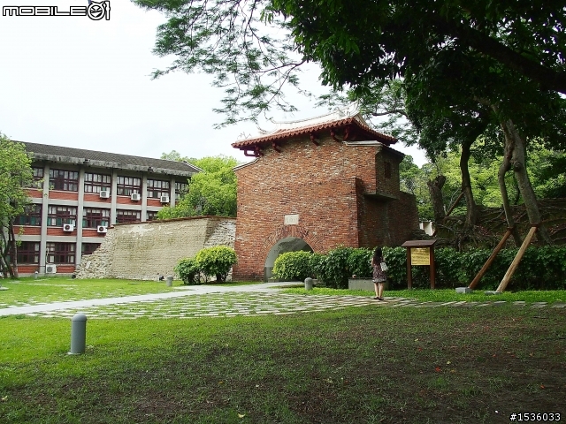 成大榕園下、成功湖畔驪歌輕輕唱