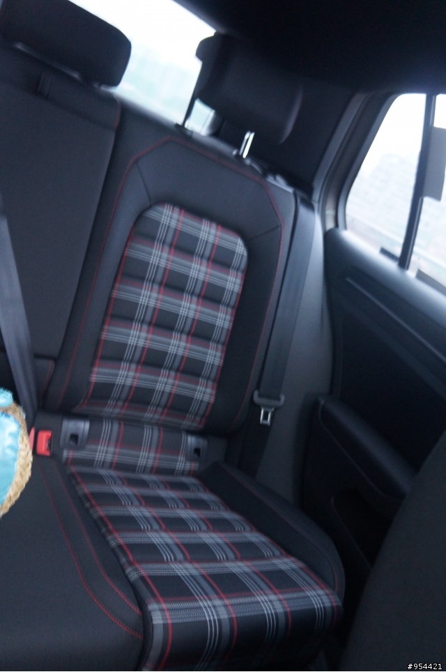 [女王熱血通勤車]Golf 7 GTI萊姆灰