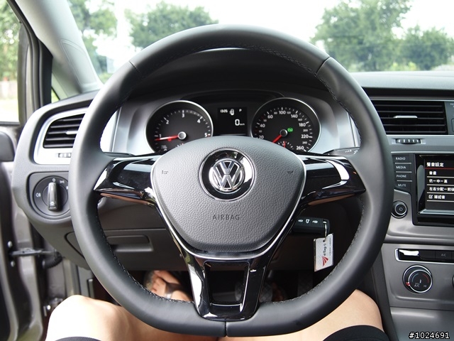 14年MK7  GOLF 1.6TDI 萊姆灰 代開箱! (附與12年MK6 1.6 TDI珍珠藍之小比較)