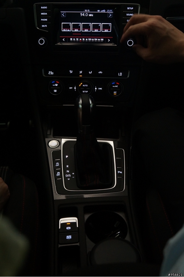 [女王熱血通勤車]Golf 7 GTI萊姆灰