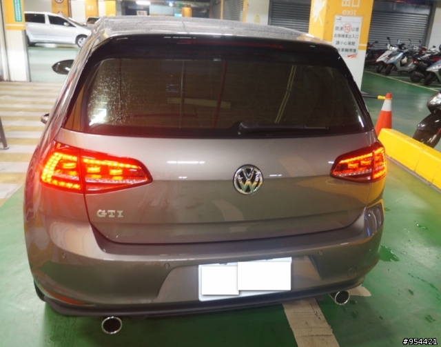 [女王熱血通勤車]Golf 7 GTI萊姆灰