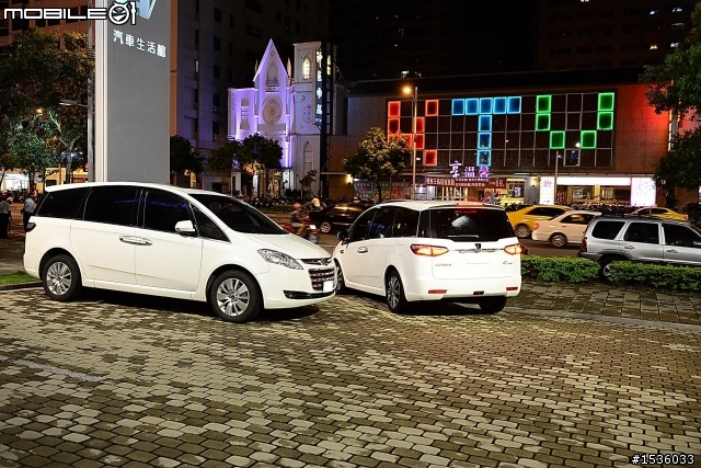 白色我朋友的M7 Turbo、白色我的MPV，一樣愛的最大分母！