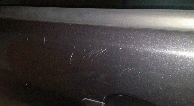 車在大潤發地下停車場被刮傷好幾道...這樣的警告方式很不好