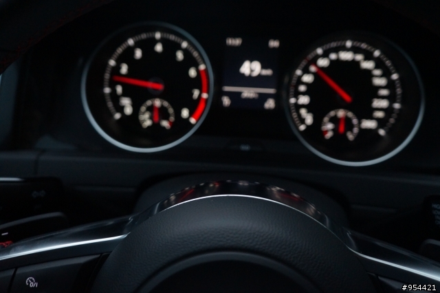 [女王熱血通勤車]Golf 7 GTI萊姆灰