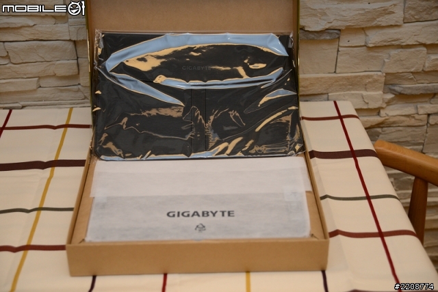 平板跟筆電揉在一起的Gigabyte S11M開箱