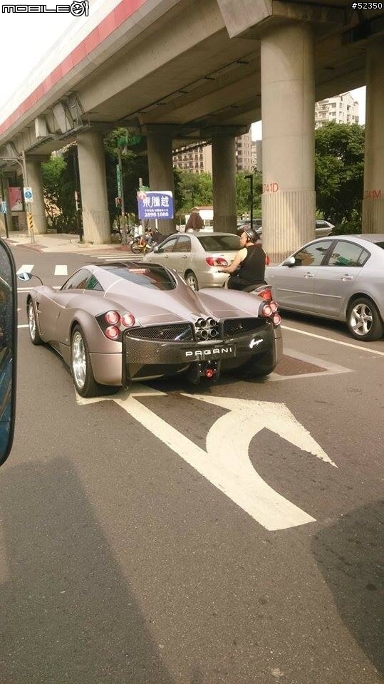台灣街頭出現這台從沒見過的跑車
