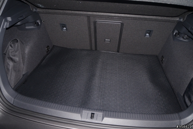 [女王熱血通勤車]Golf 7 GTI萊姆灰