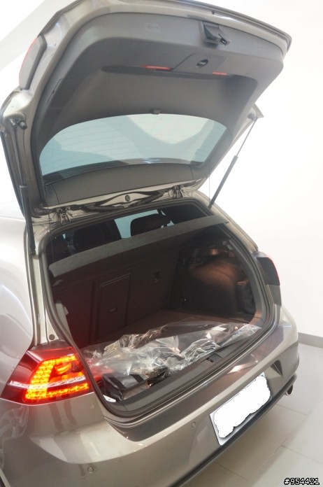 [女王熱血通勤車]Golf 7 GTI萊姆灰